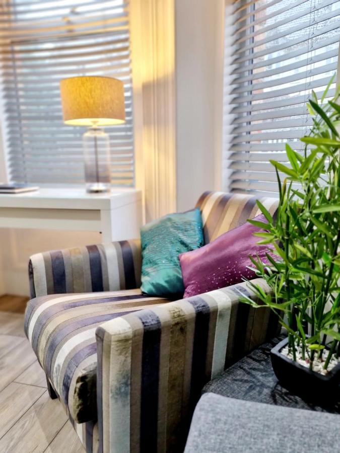 Stylish Apartment In Victorian Conversion Free Parking & Private Patio Close To Beach Town Centre & Bic Борнмът Екстериор снимка