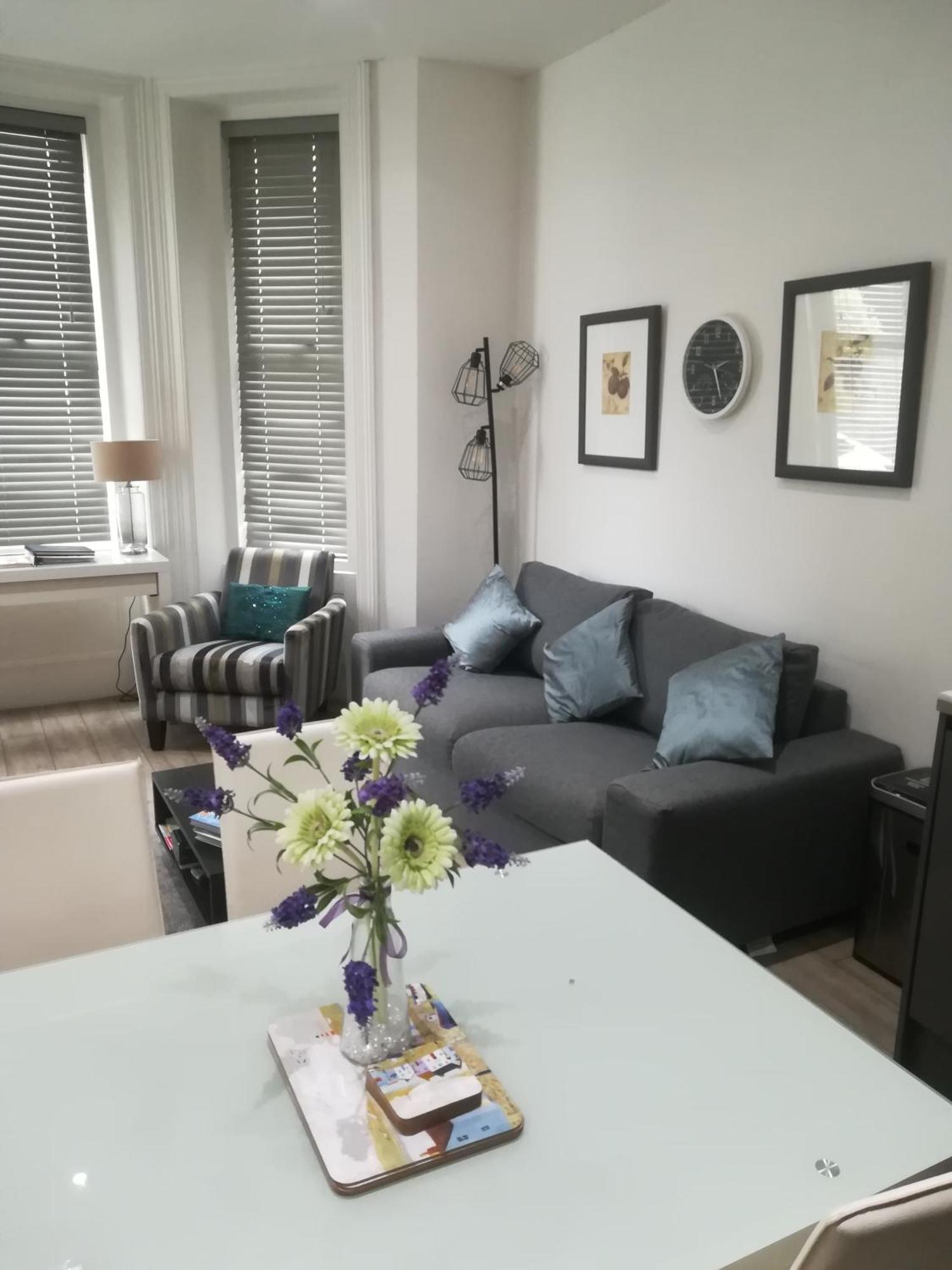 Stylish Apartment In Victorian Conversion Free Parking & Private Patio Close To Beach Town Centre & Bic Борнмът Екстериор снимка