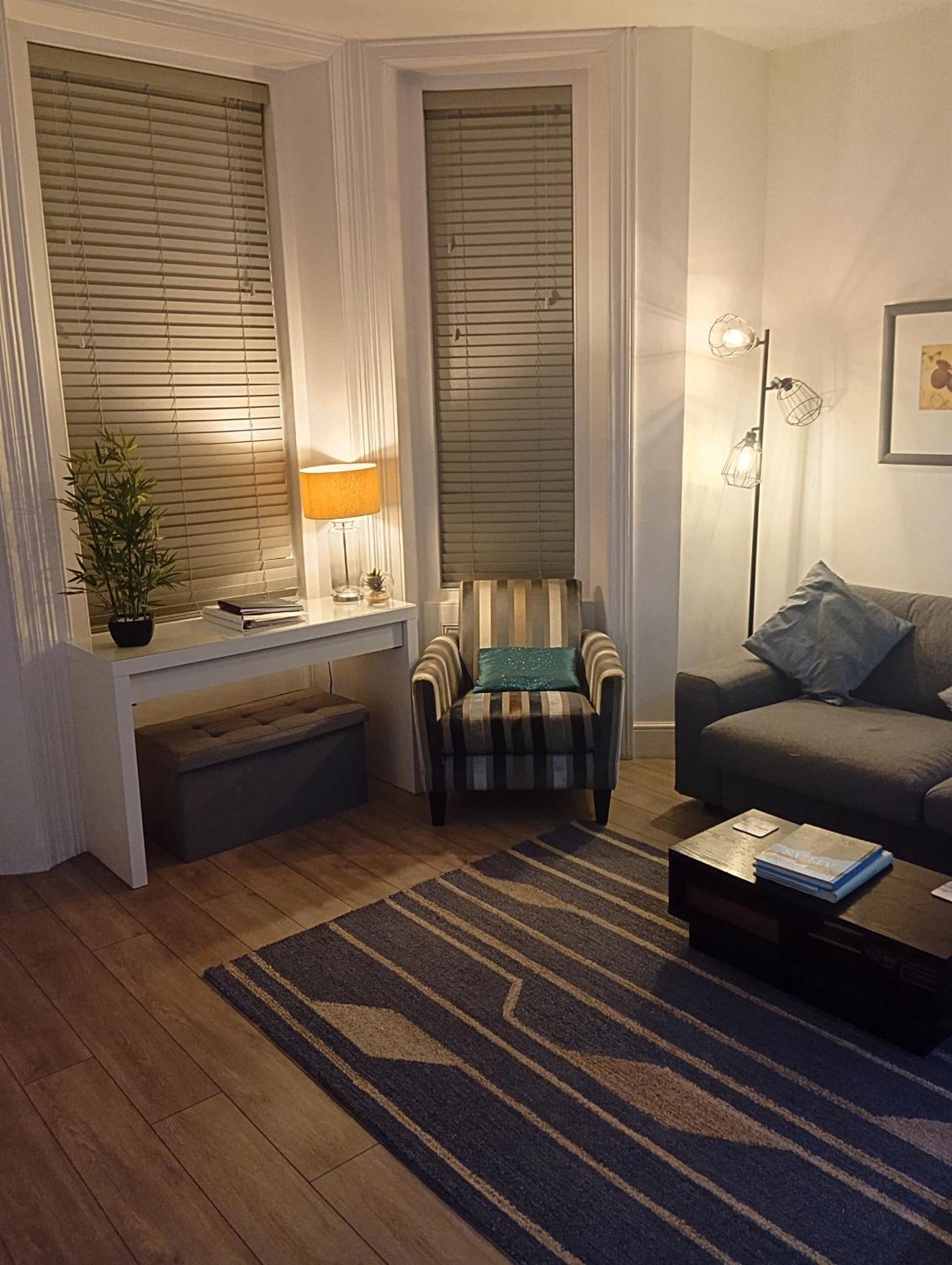 Stylish Apartment In Victorian Conversion Free Parking & Private Patio Close To Beach Town Centre & Bic Борнмът Екстериор снимка