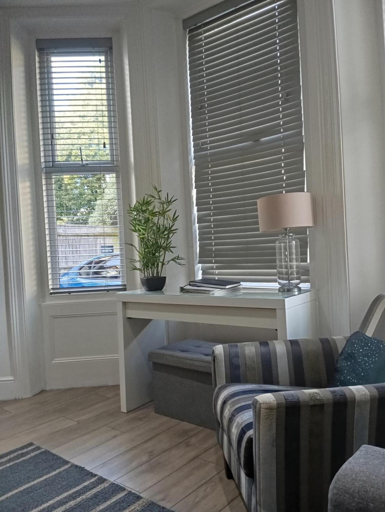 Stylish Apartment In Victorian Conversion Free Parking & Private Patio Close To Beach Town Centre & Bic Борнмът Екстериор снимка