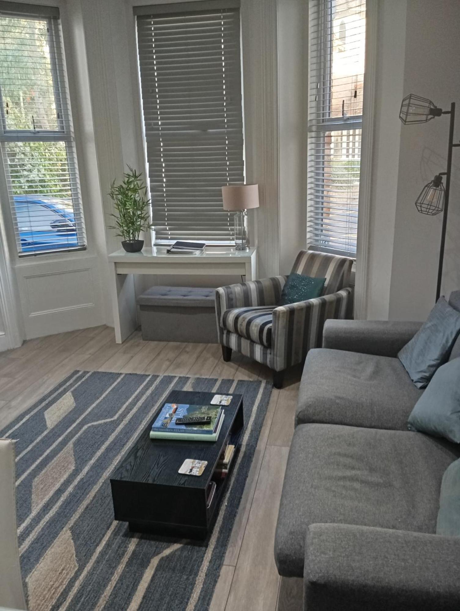Stylish Apartment In Victorian Conversion Free Parking & Private Patio Close To Beach Town Centre & Bic Борнмът Екстериор снимка